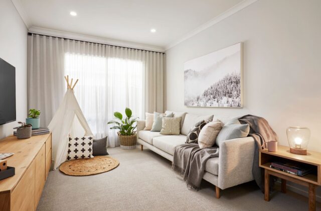 Living - Waratah Display