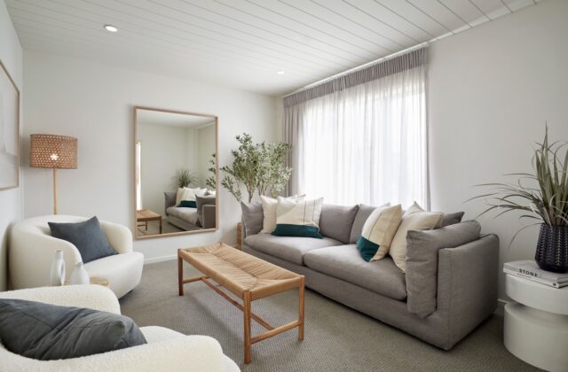 Living - Armstrong Display