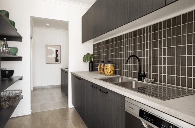 Walk-In-Pantry - Armstrong Display