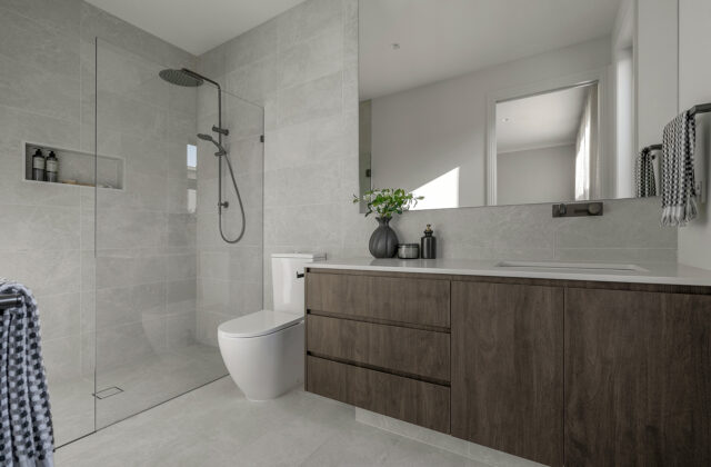 Ensuite - Oakleigh East Display 