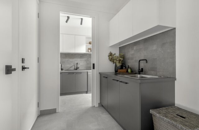 Laundry - Riverfield Park Display